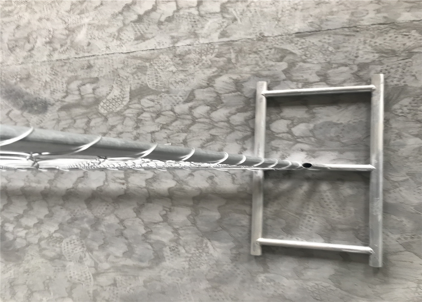 1⅝"(42mm) wall thickness 16gague mesh 75mm x 75mm diameter 11.5 gauge HDG chain link fence panels for construction site
