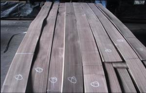 China Natural Wood Walnut Veneer Quarter Cut Grain AAA Grade for Hotel Furniture factory