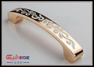 China zinc Alloy Golden Classical Kitchen Cupboard Door Handles / Silver Arched Dresser Pulls factory