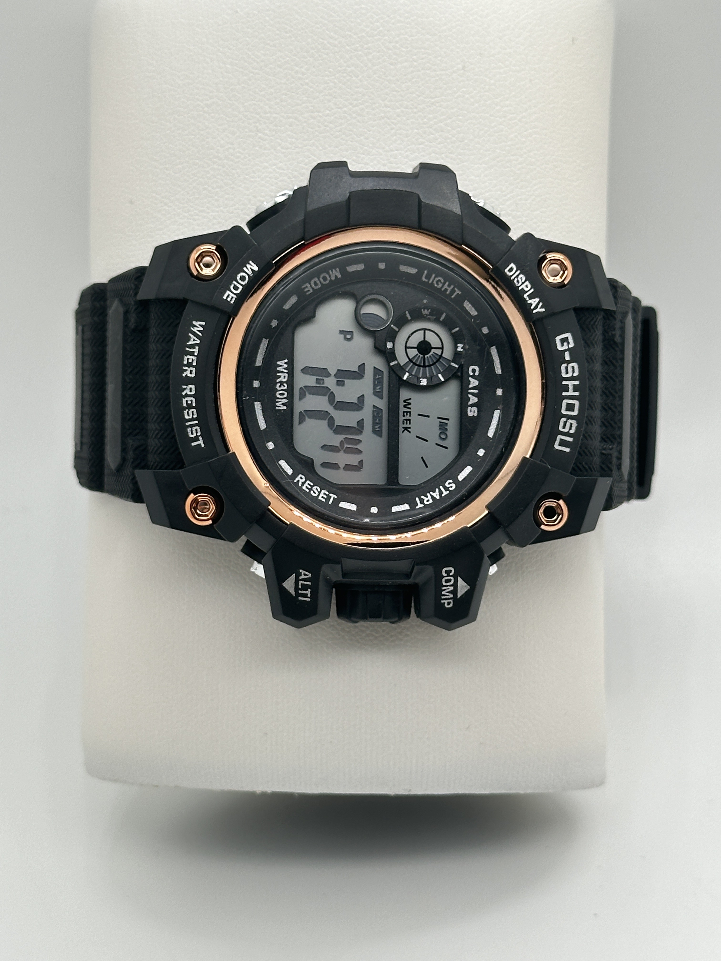 Fashion Electronic Quartz Sport Watch For Men With Silicone Strap