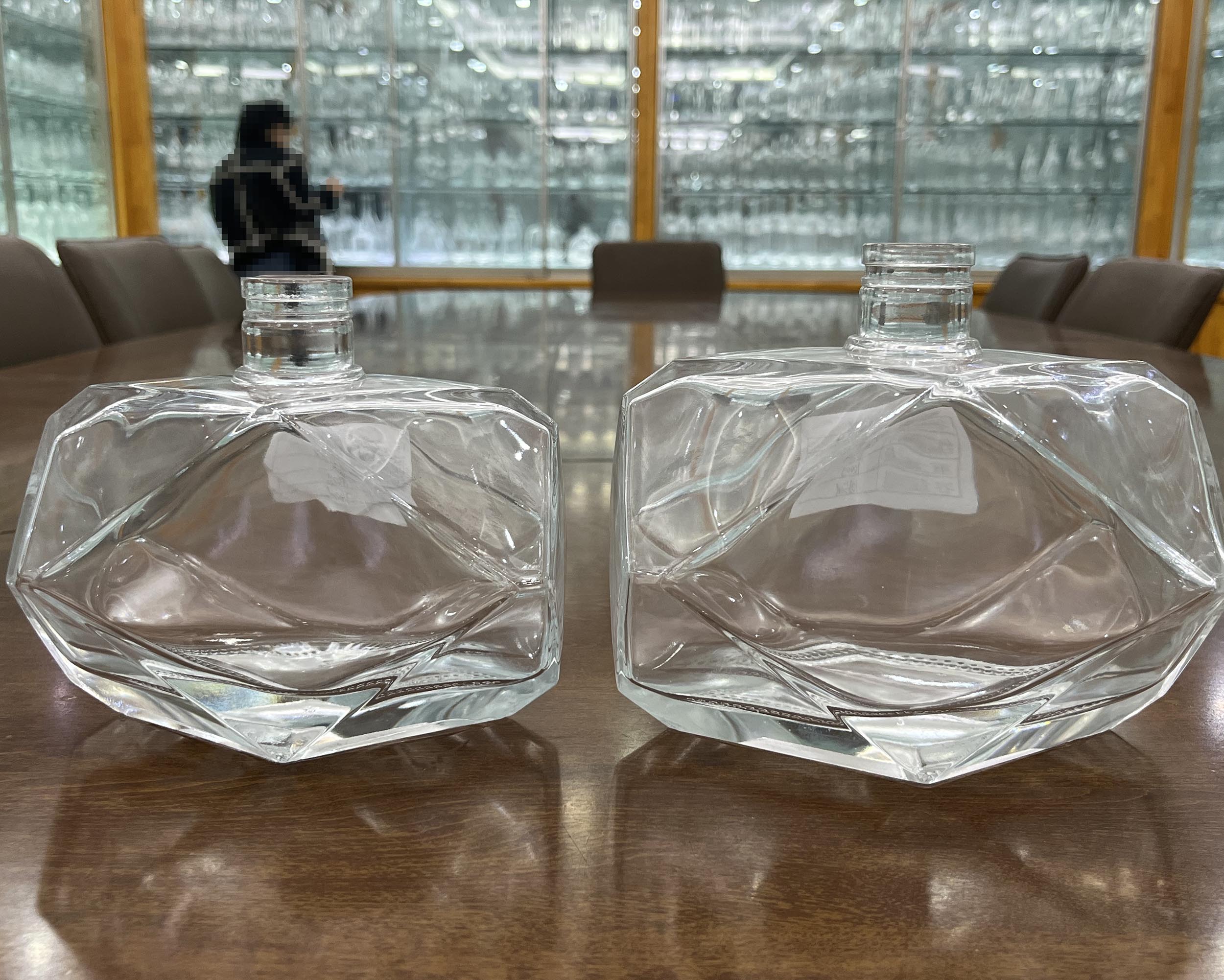 Luxury High End Custom Polygonal Glass Bottle for VODKA Clear and Distinctive