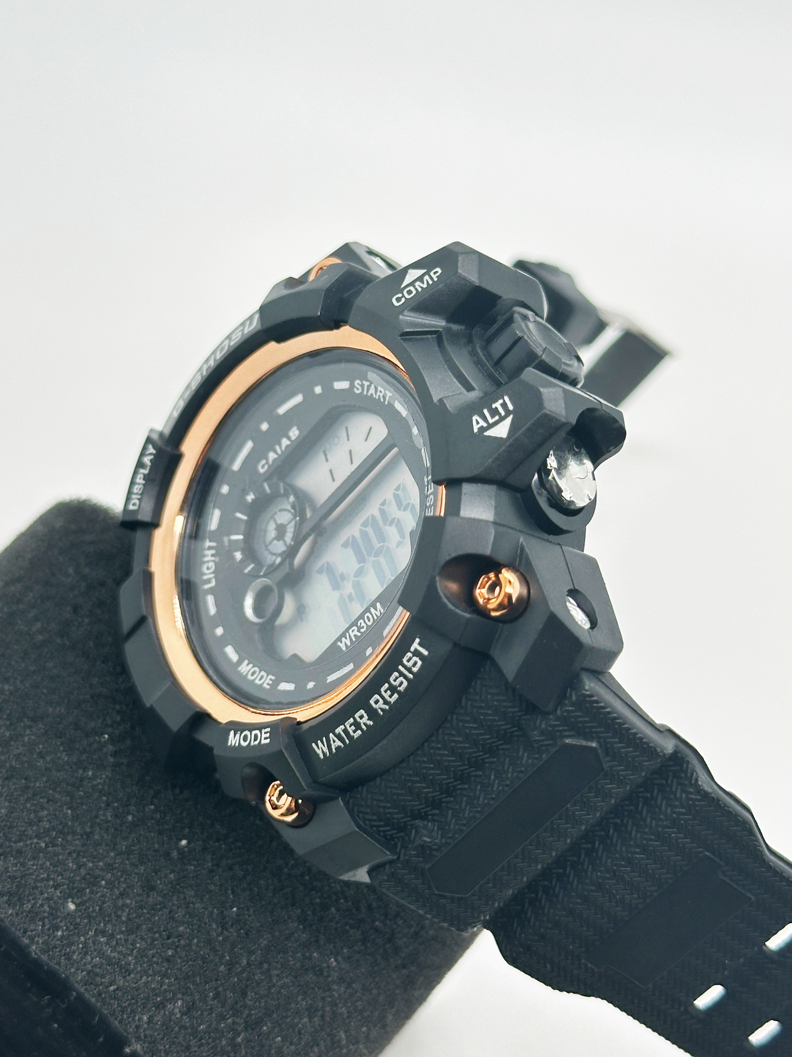 Digital Display Round Men Quartz Watch With Durable Buckle Clasp