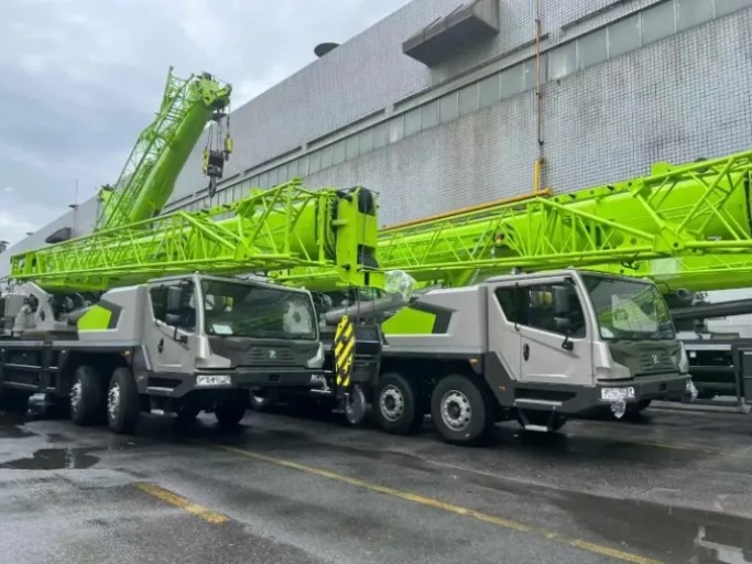 Used ZOOMLION 251V 25t ZTC 251V Hydraulic Truck Crane Construction Site