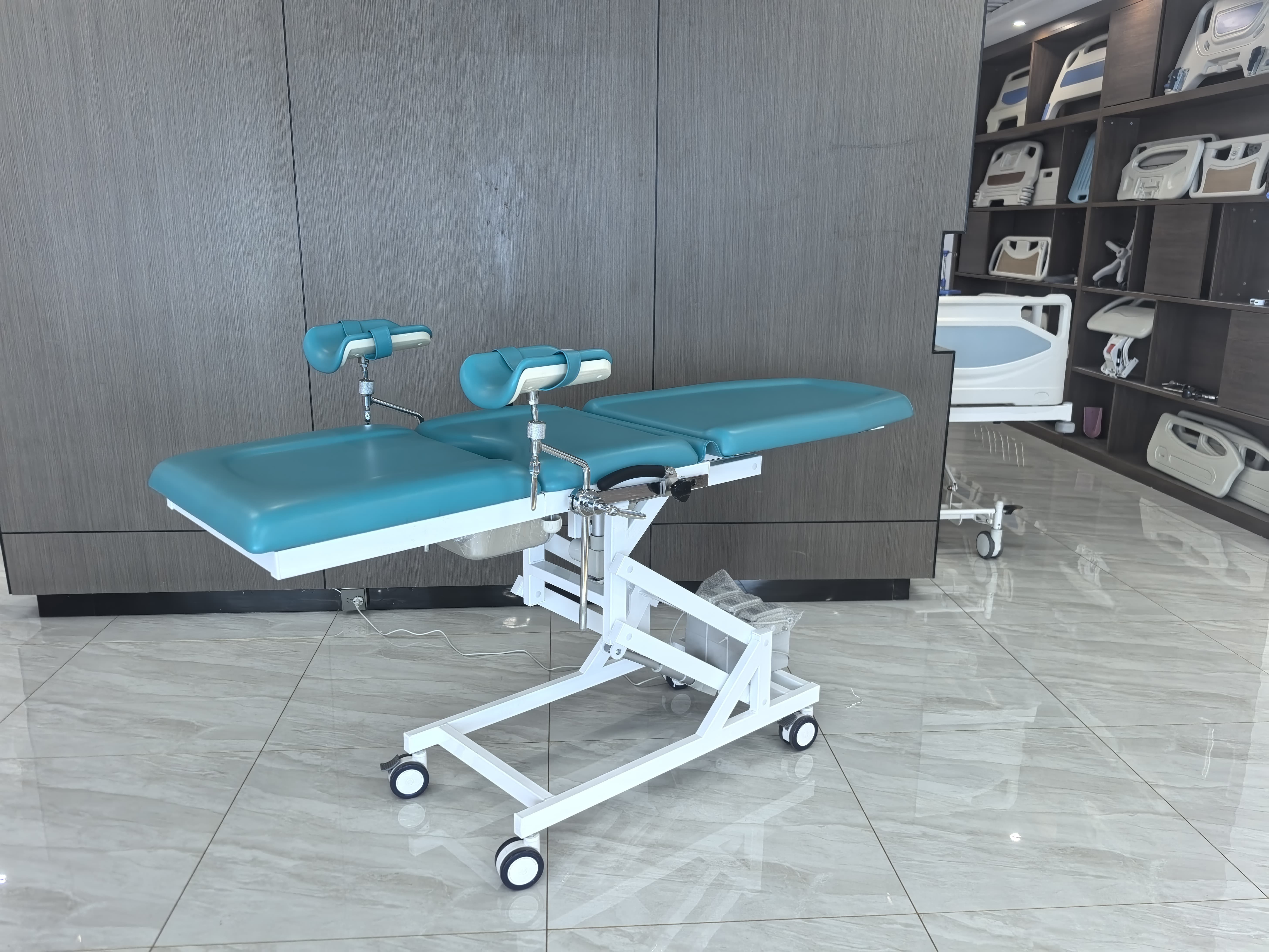 MULTIFUNCTION OBSTETRIC TABLE