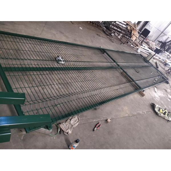PVC Coated Security Wire Mesh Fence With 3D Curved For Farm And Cattle