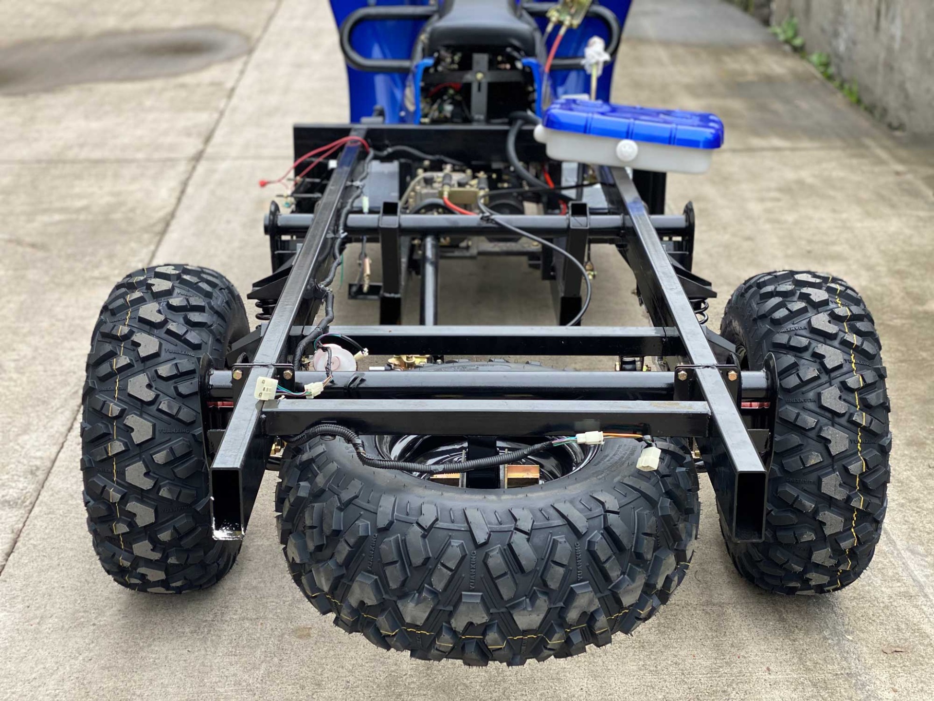 DAYANG 300CC Water Cooling Chassis 50*100 Fuel Oil Sand tire Tricycle for Freight