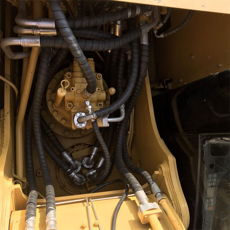 Crawler Chain Moving Type Original Japan Used CAT 323 Caterpillar Excavator at the Best