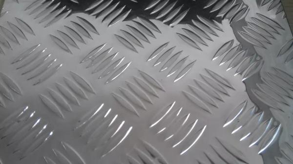 3/16" 3/8" 5052 6061-T6 Aluminum Tread Plate 3003 1 5 Bar Stucco Aluminium Sheet