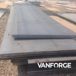 300HBW High Mechanical Quenched And Tempered Steel Plate Smooth Surface