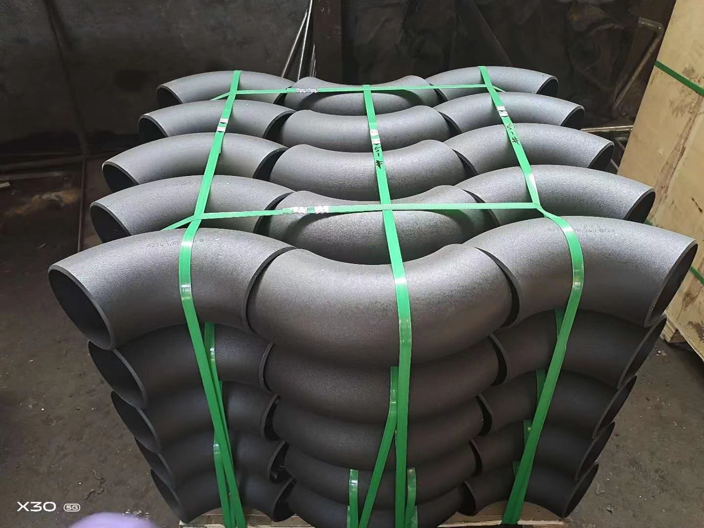 4 Inch 30 Degree Butt Weld Pipe Elbow ASME B16.28 ASTM A815 Duplex 2507 WPS32750