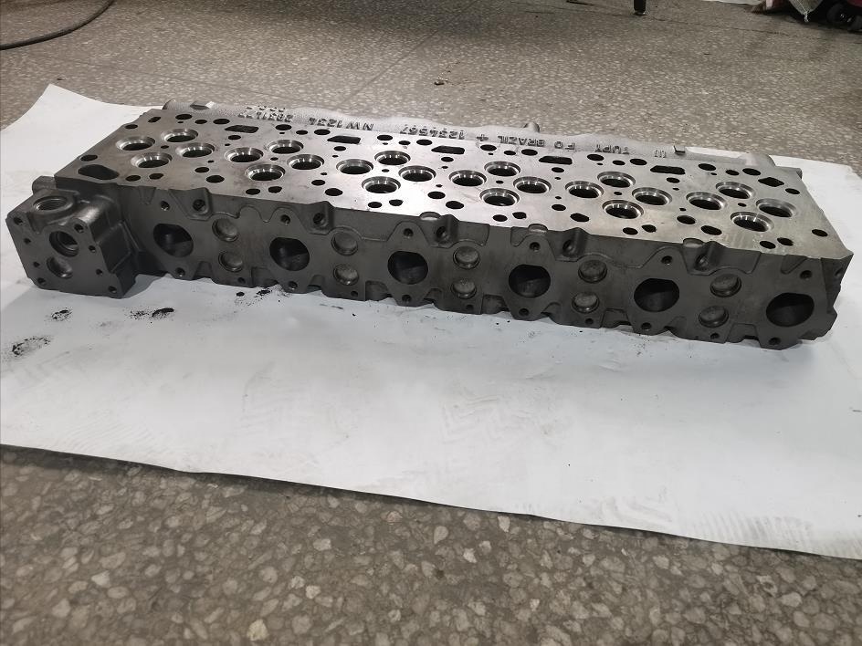 Standard Size 6754-11-1101 Komatsu PC240LC-8M0 PC220-8 Excavator 6D107 Cylinder Head for Construction Machinery