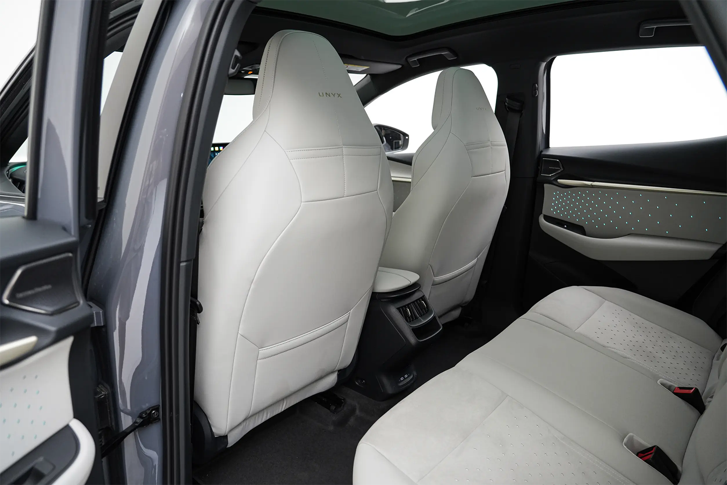 2024 VW ID. UNYX 250kW Max Ultra Energy EV 5-Door 5-Seat Electric Car Crossover 4*4/4WD and Front Independent Suspension