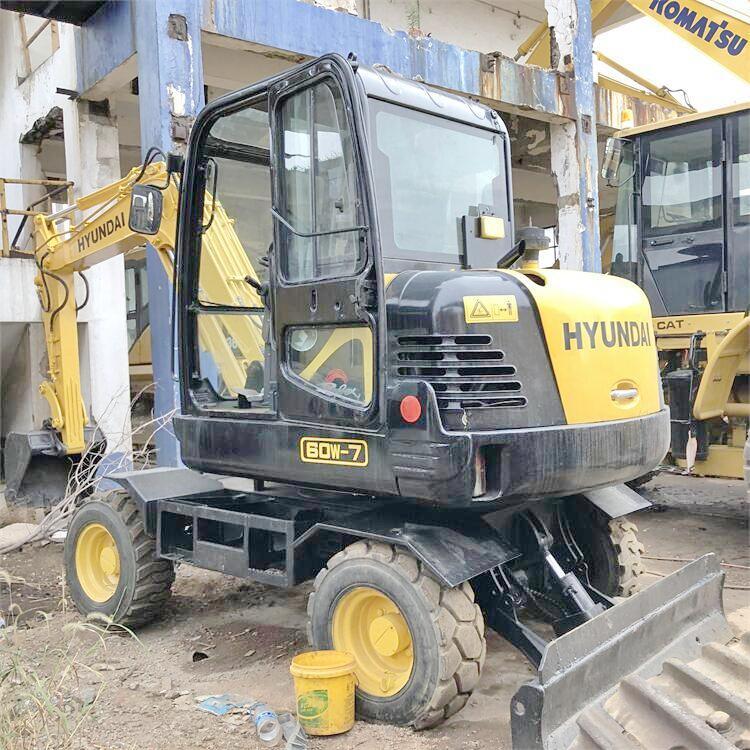 Used Hyundai 60 Wheel Excavator 6T Mini Excavator with Original Hydraulic Cylinder