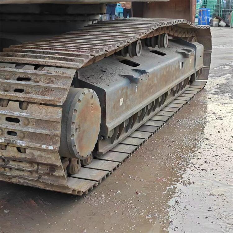 Used Kobelco 350 Excavator with 1.6m3 Bucket Capacity and HINO Engine in Shanghai Yard