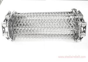 China Chain Edge Stainless Steel Wire Mesh Conveyor Belt 20-100m Length Anti Acid factory