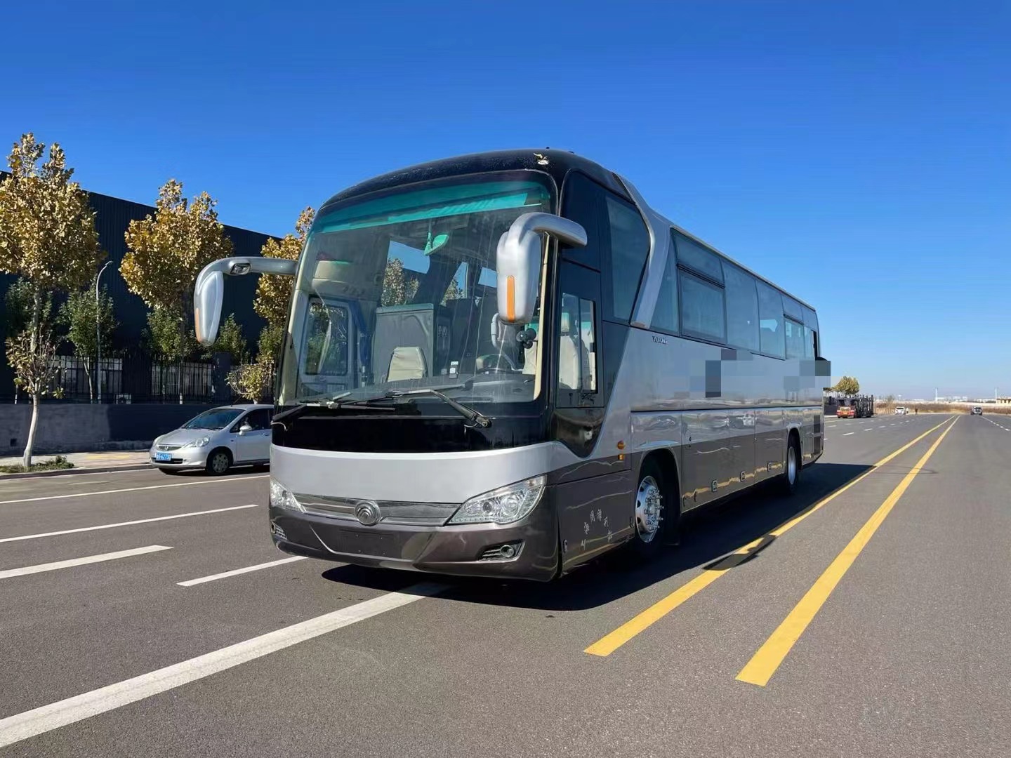 Affordable 55 Seats Second-hand Luxury Bus with Manual Transmission in Zhengzhou