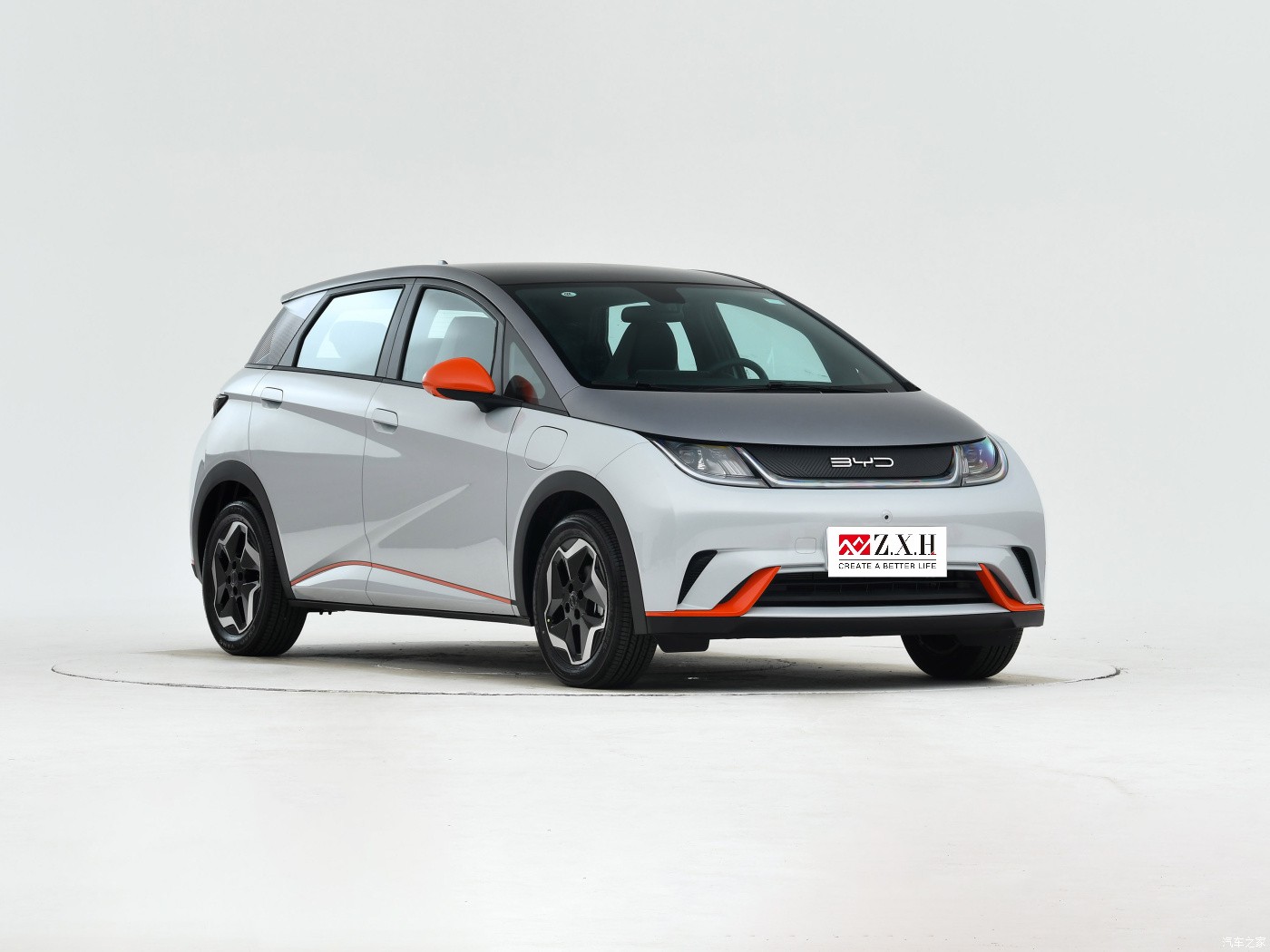 High-speed electric hatchback BYD Dolphin left direction disk large space five door five seat new car with a range of 405 km