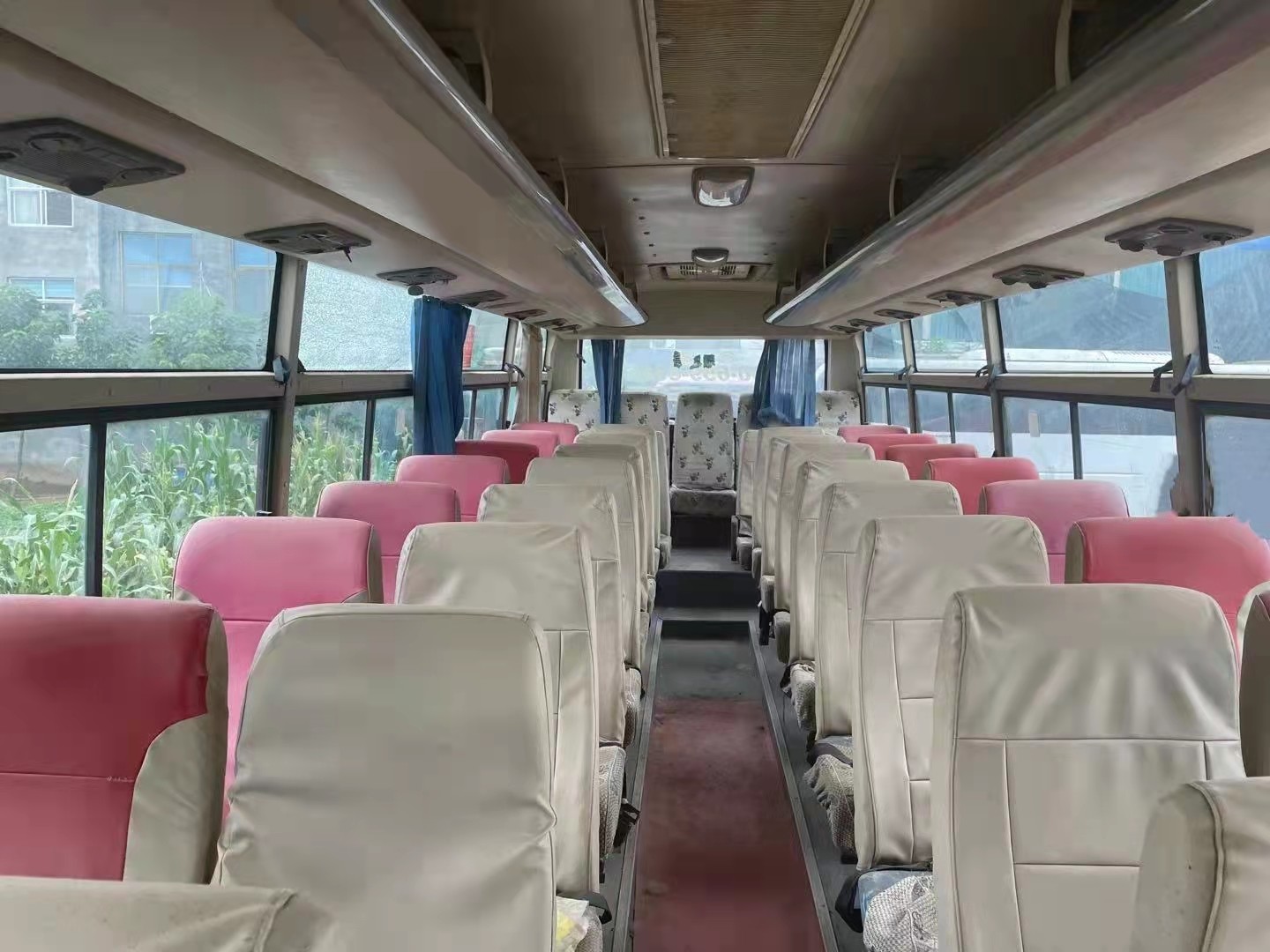 2009 Year 47 Seats Used Yutong ZK6102D Bus Used Coach Bus Front Engine Steering LHD Diesel Engines