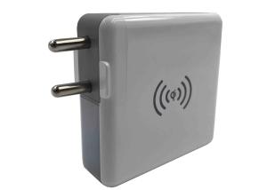 China QI 5W 2 USB Port 5200mah Travel Charger Power Bank of India Plug factory