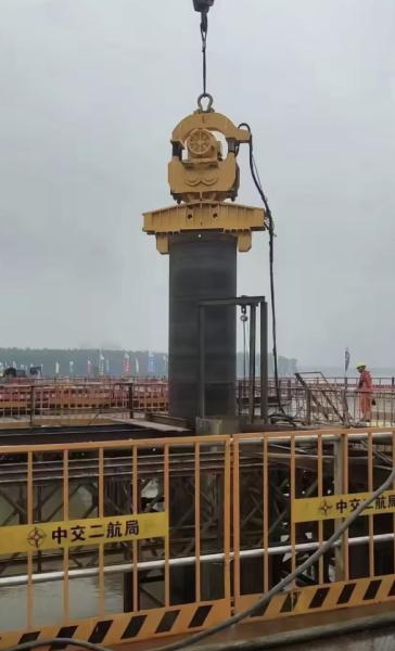 Wholesale Hydraulic Tilting 13 Ton 45KW Excavator Side Grip Sheet Pile Driving