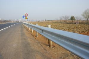China NO 1 supplier in China / EN1317 Standard /Highway Guardrail Systems/ expressway project factory