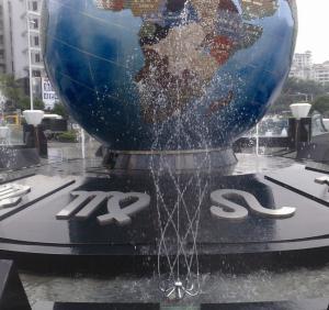 China 1.5&quot; Brass Chrome Fountain Pool Using Garden Rotating Fountain Nozzle Water Sprinkler factory