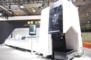 China 2040 18m/min 1kw 35℃ Metal Laser Cutting Machine factory
