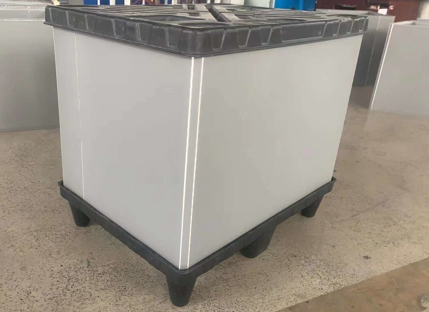 555 X 415MM Plastic Turnover Box PP Sleeve Pallet Container Honeycomb Sheet Boarding