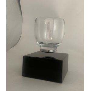 China wireelss rechargeable levitation cup, wireless charging magnetic floating glassware cup display racks factory