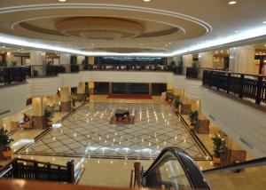 China Operable Restaurant Sliding Partition Walls , Folding Interior Doors factory