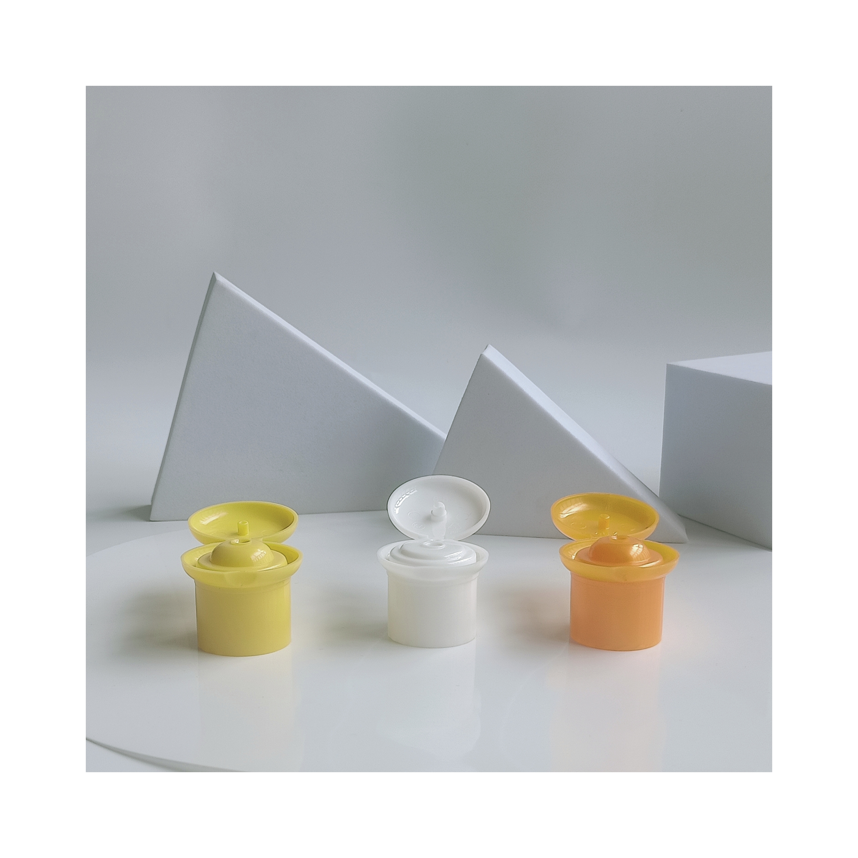 Non Spill Flip Top Cap for Bottle 24mm 28mm Round Cylindrical and Smooth Plastic