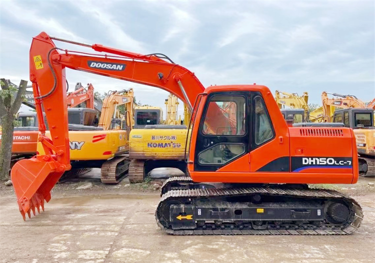 15 Ton Doosan DH150-7 Crawler Excavator Made in Korea with 13900 KG Operating Weight