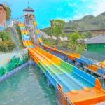 Durable Large Capacity Theme Park Water Slide Equipment Customized