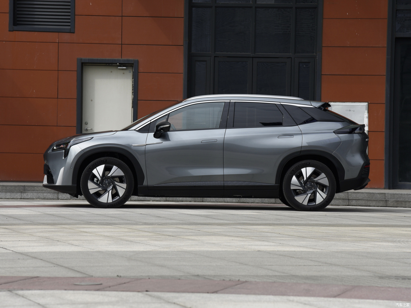 2024 AION LX PLUS 80 Zhizun Edition Auto Drive Electric Vehicle Ternary Lithium Battery and 180kW Total Motor Power