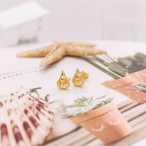 Modern 18K Gold Plumeria Stud Earringsd