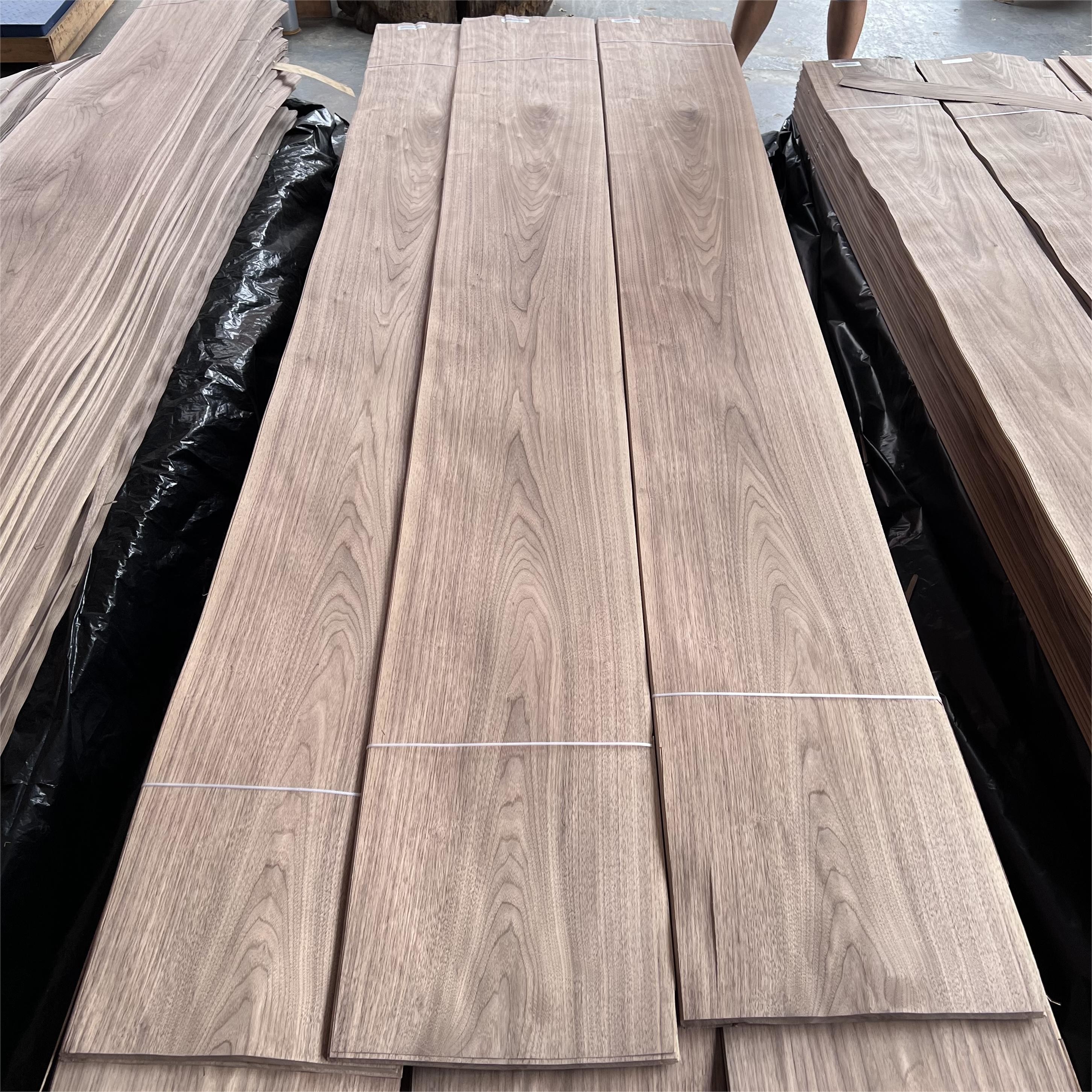 Factory Price Natural Black Walnut Veneer 0.5mm 1mm American Walnut Veneer Natural Sliced Wood Veneer