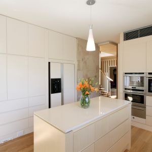 Solid Wood Veneer Kitchen Cabinet Modern Custom Creamy White