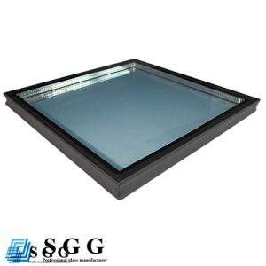 High quality low iron prismatic patterned glass