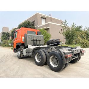 Sino Howo 371hp Prime Mover Truck Twin Axle 50 Ton