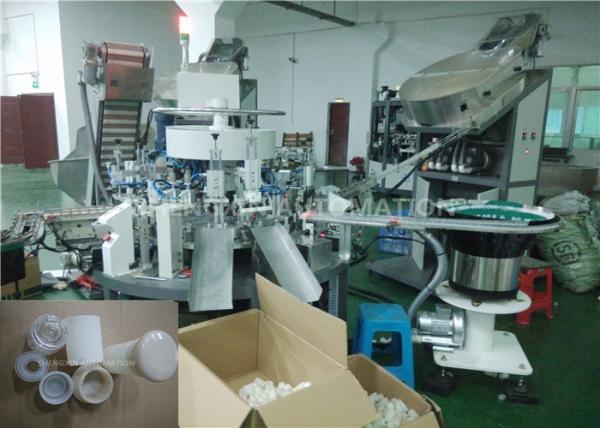 China Caps / Closures Fully Automatic Assembly Line For Plastic Industry factory