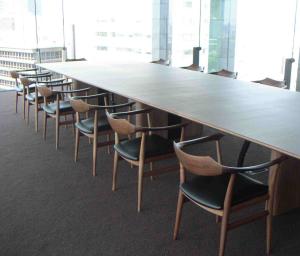China Stackable Restaurant Patio Furniture Wood Dining Chair With Leather Cushion factory