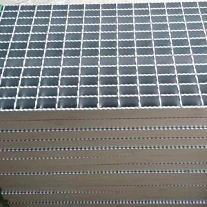 China Flat Outdoor Floor 32x5mm Serrated Steel Grating factory