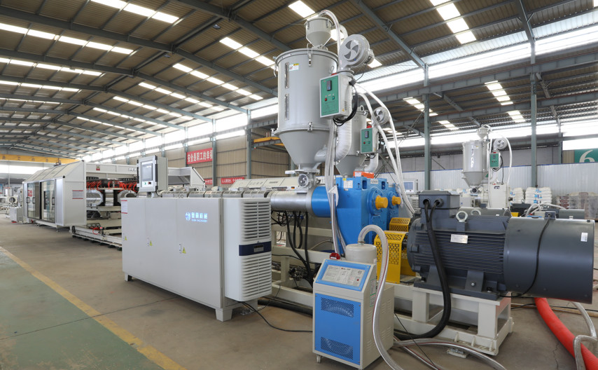 Water Cooling Plastic Drain Pipe DWC Pipe Processing Machine For OD 90mm - 600mm