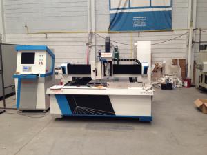 China Metal sheet processing fiber CNC Laser Cutting Equipment 800W with dual drive factory