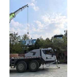 ZTC1300V863 Crawler Crane Zoomlion Mobile Crane With Counterweight