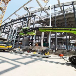 China Steel Frame Building Construction 50-70 Year Lifespan Thermal Insulation on sale