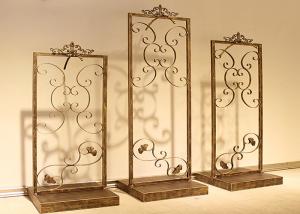 China Carving Design Clothing Shop Display Furniture With Excellent Spraying Surface factory