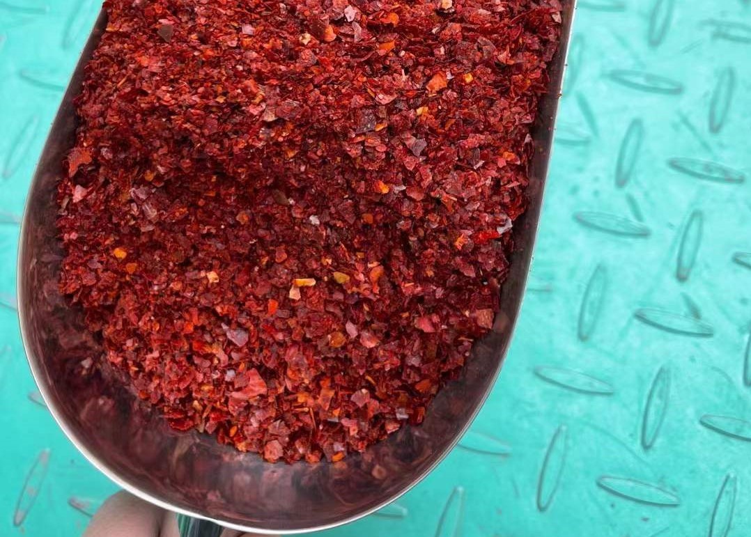 Sun Dried Crushed Chilli Peppers Hot Chilli Flakes Oiled Red Sterilized PIZA & Komichi