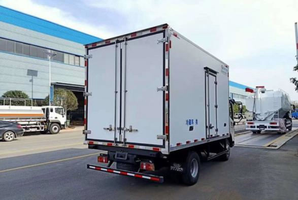 HOWO Light Truck 4*2 Cummins Engine154hp Used Cargo Truck