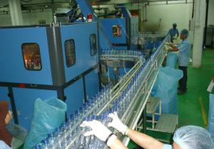 China 3 In 1 Pet Bottled Water Production Line High Automation Level 2000BPH - 4000BPH factory